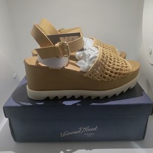 NEW Universal Thread Alba Platform Memory Foam Heeled Sandals Women's 7 1/2 Tan